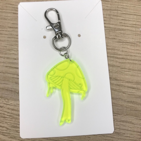 UV reactive trippy mushroom keychain - Picture 1 of 1
